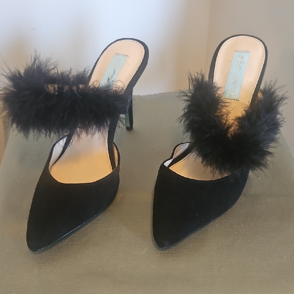 Betsy Johnson Elegant Black Feathered Women's Heels..size 7M...no box..not worn